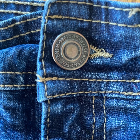 ✨2/$20✨Bluenotes Shorts - Picture 2 of 5